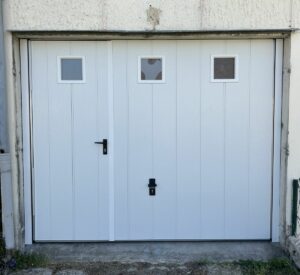 Lire la suite à propos de l’article Chantier terminé à Saint-Quentin-Fallavier : remplacement d’une porte deux vantaux par une porte basculante avec portillon intégré